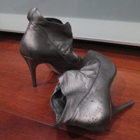 Manolo Blahnik Stiletto Metallic Peep Toe Booties Gunmetal Leather - Picture 14 of 14